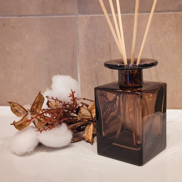 Glas Diffusor Flasche braun 150 ml inklusive 8 Rattan Stäbchen