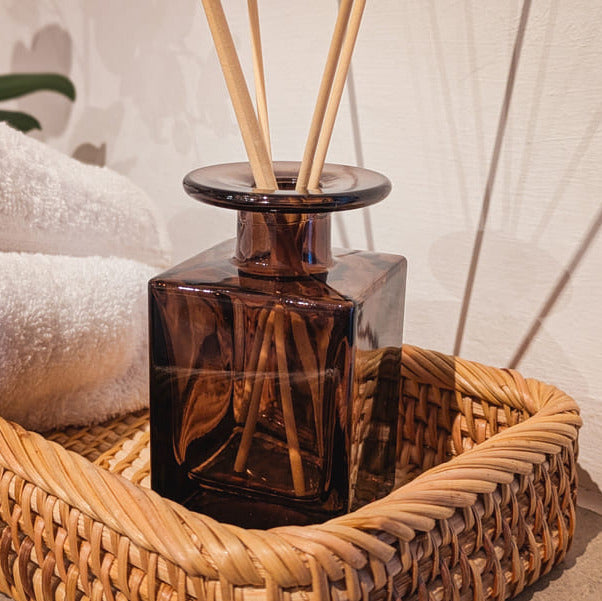Glas Diffusor Flasche braun 150 ml inklusive 8 Rattan Stäbchen