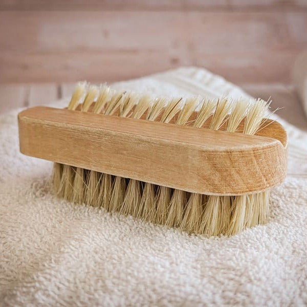 6-teiliges Spa-Set, mit Schwämmen und Bürsten, in Bambus Box