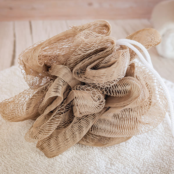 6-teiliges Spa-Set, mit Schwämmen und Bürsten, in Bambus Box